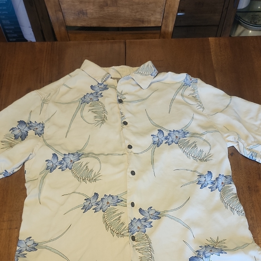 AXIST 100% SILK Floral Button-Up Shirt